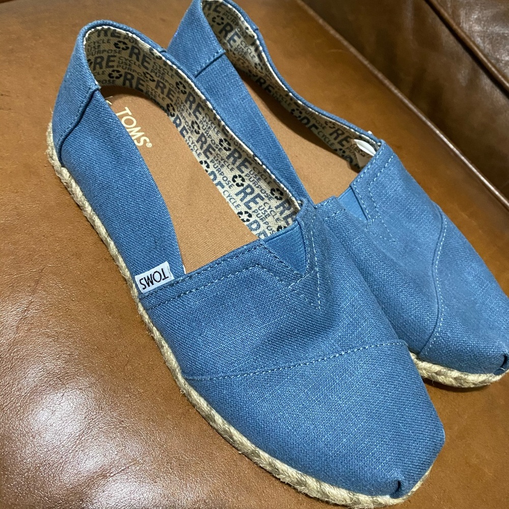 TOMS Alpargata slip ons, size 8
